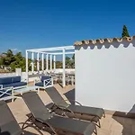 Luxury With Garden, Pool And Jacuzzi By Varenso Holidays Villa