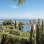 Villa Luxury With Garden, Pool And Jacuzzi By Varenso Holidays