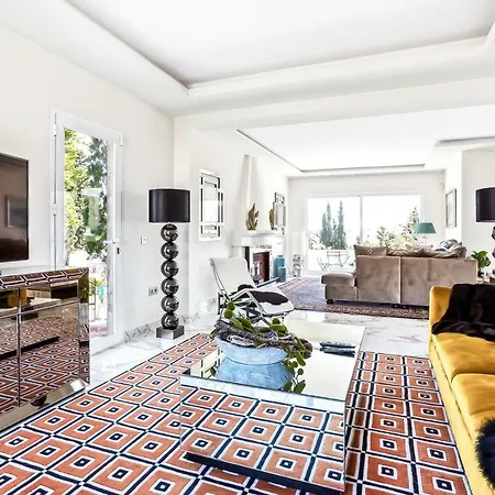 Luxury With Garden, Pool And Jacuzzi By Varenso Holidays Marbella