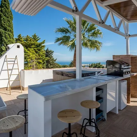 Luxury With Garden, Pool And Jacuzzi By Varenso Holidays