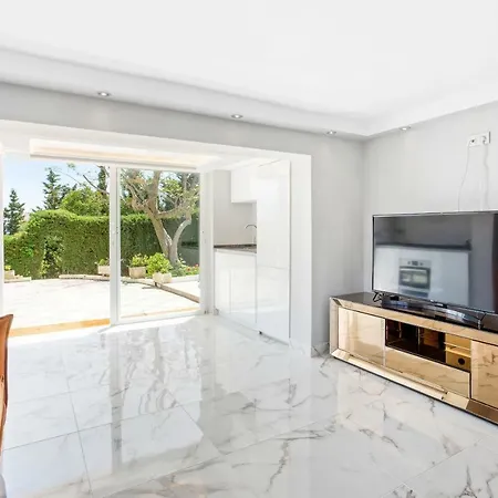 Luxury With Garden, Pool And Jacuzzi By Varenso Holidays * Marbella