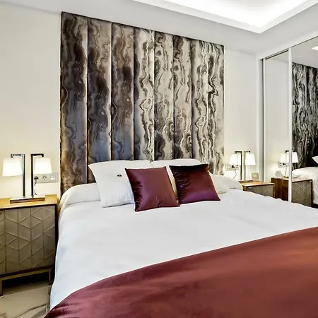 Villa Luxury With Garden, Pool And Jacuzzi By Varenso Holidays