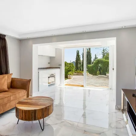 Villa Luxury With Garden, Pool And Jacuzzi By Varenso Holidays *