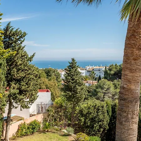 Luxury With Garden, Pool And Jacuzzi By Varenso Holidays Villa