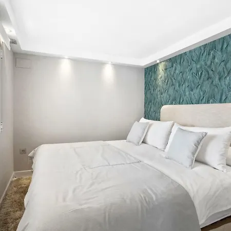 Villa Luxury With Garden, Pool And Jacuzzi By Varenso Holidays