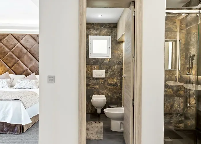 Villa Luxury With Garden, Pool And Jacuzzi By Varenso Holidays *