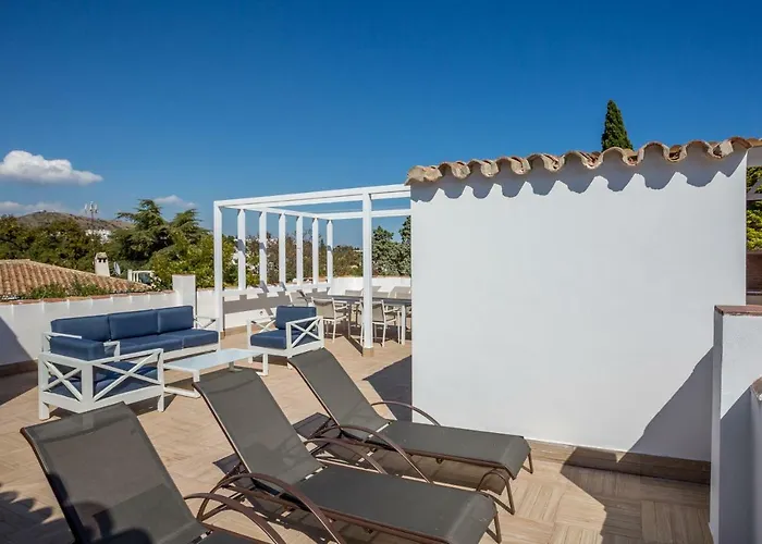 Luxury With Garden, Pool And Jacuzzi By Varenso Holidays Villa