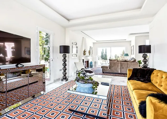 Luxury With Garden, Pool And Jacuzzi By Varenso Holidays Marbella