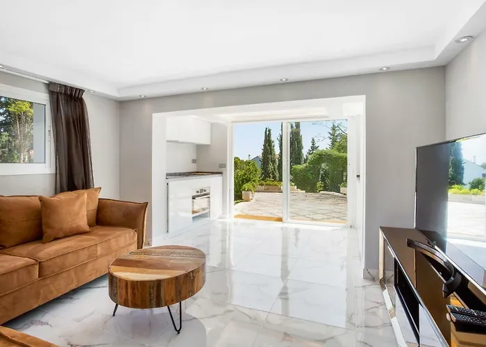 Villa Luxury With Garden, Pool And Jacuzzi By Varenso Holidays *