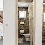 Вілла Luxury With Garden, Pool And Jacuzzi By Varenso Holidays *