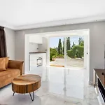 Вілла Luxury With Garden, Pool And Jacuzzi By Varenso Holidays *