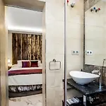 Luxury With Garden, Pool And Jacuzzi By Varenso Holidays Вілла