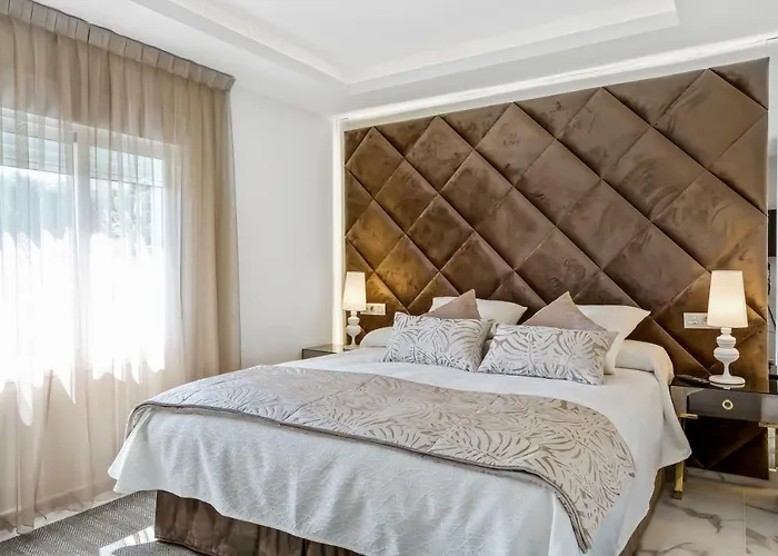 Luxury With Garden, Pool And Jacuzzi By Varenso Holidays Villa