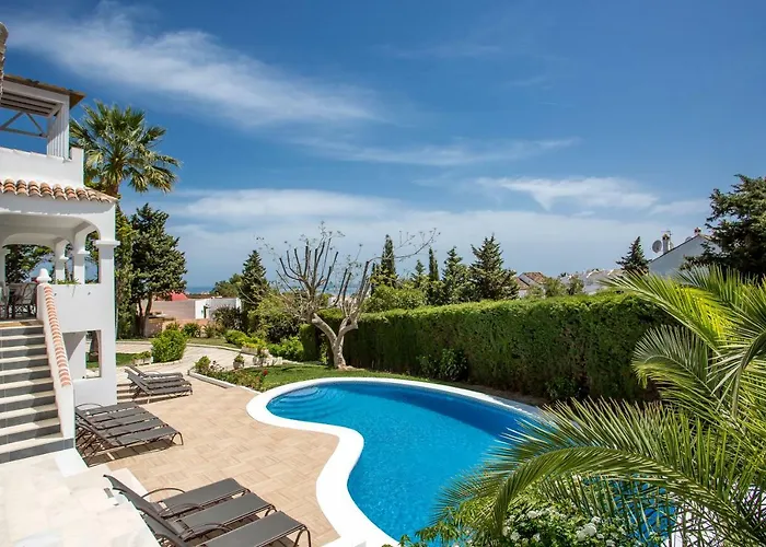 Villa Luxury With Garden, Pool And Jacuzzi By Varenso Holidays