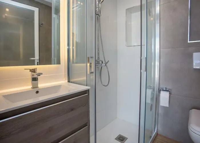 Luxury With Garden, Pool And Jacuzzi By Varenso Holidays * Marbella