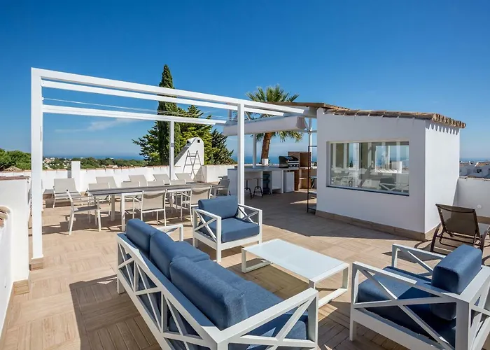 Luxury With Garden, Pool And Jacuzzi By Varenso Holidays