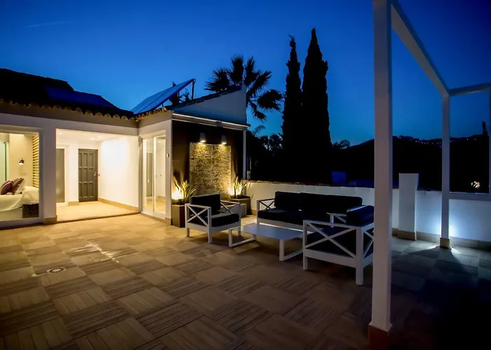 Villa Luxury With Garden, Pool And Jacuzzi By Varenso Holidays *