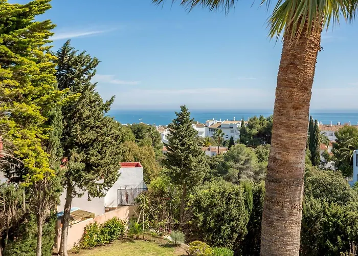 Luxury With Garden, Pool And Jacuzzi By Varenso Holidays Villa