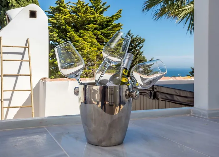Villa Luxury With Garden, Pool And Jacuzzi By Varenso Holidays *