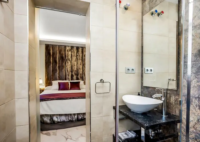Luxury With Garden, Pool And Jacuzzi By Varenso Holidays Villa