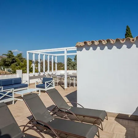 Luxury With Garden, Pool And Jacuzzi By Varenso Holidays Villa