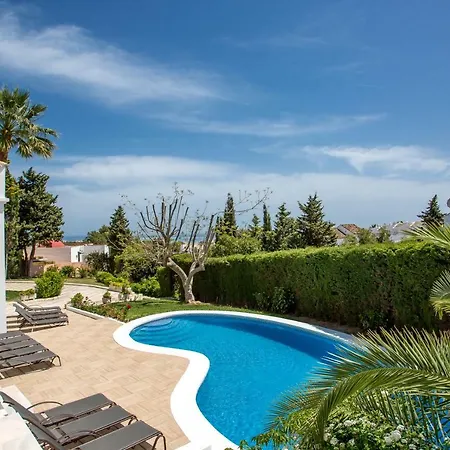 Villa Luxury With Garden, Pool And Jacuzzi By Varenso Holidays