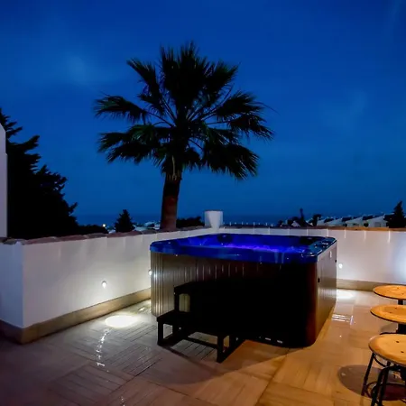 别墅 Luxury With Garden, Pool And Jacuzzi By Varenso Holidays 马尔韦利亚