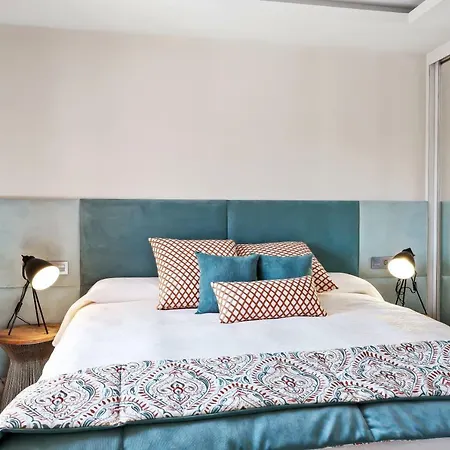 Luxury With Garden, Pool And Jacuzzi By Varenso Holidays 别墅