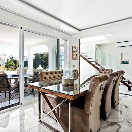 Luxury With Garden, Pool And Jacuzzi By Varenso Holidays Villa *