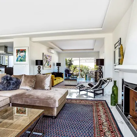 Luxury With Garden, Pool And Jacuzzi By Varenso Holidays 马尔韦利亚