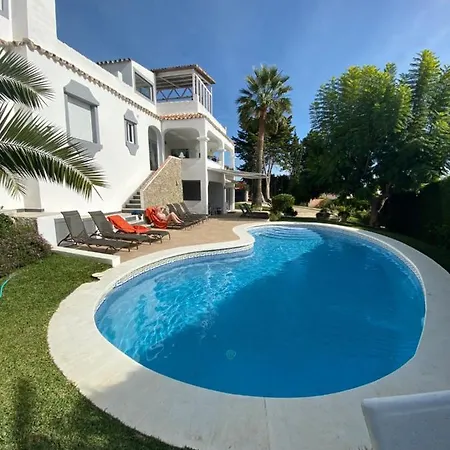Villa Luxury With Garden, Pool And Jacuzzi By Varenso Holidays *