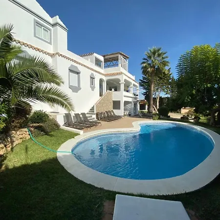 Luxury With Garden, Pool And Jacuzzi By Varenso Holidays 别墅 *